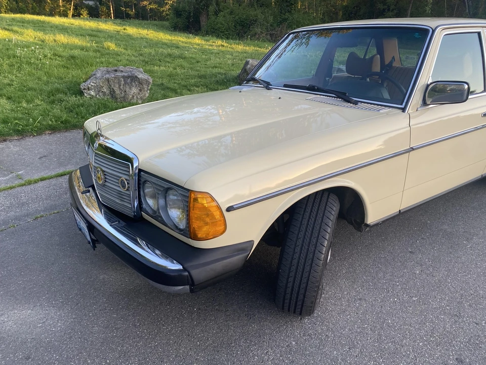 1977 Mercedes-Benz W123 Sedan - Image 18 of 31