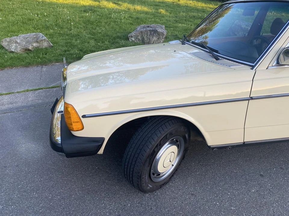 1977 Mercedes-Benz W123 Sedan - Image 19 of 31