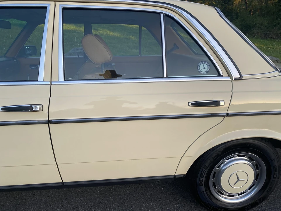 1977 Mercedes-Benz W123 Sedan - Image 21 of 31