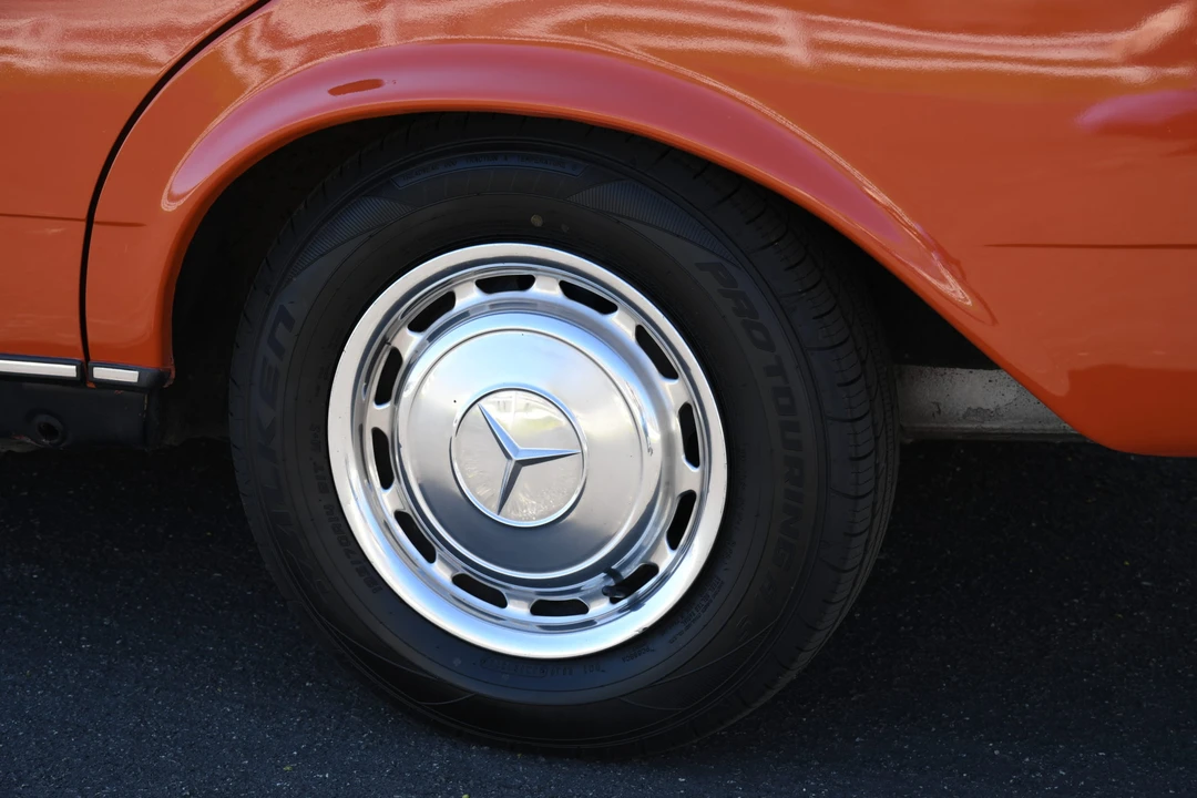 1977 Mercedes-Benz W123 Sedan - Image 30 of 31