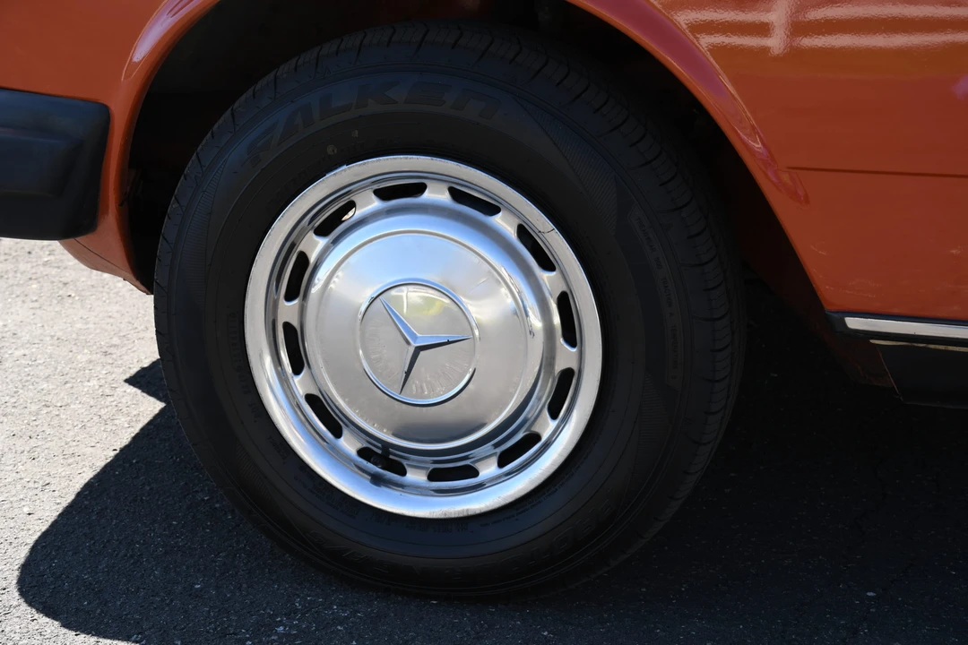 1977 Mercedes-Benz W123 Sedan - Image 29 of 31