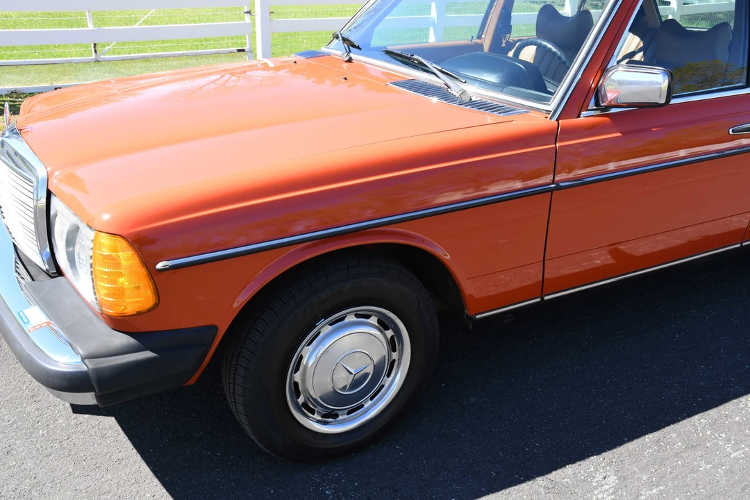 1977 Mercedes-Benz W123 Sedan - Image 14 of 31