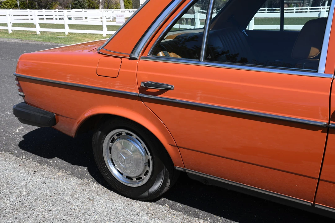 1977 Mercedes-Benz W123 Sedan - Image 19 of 31