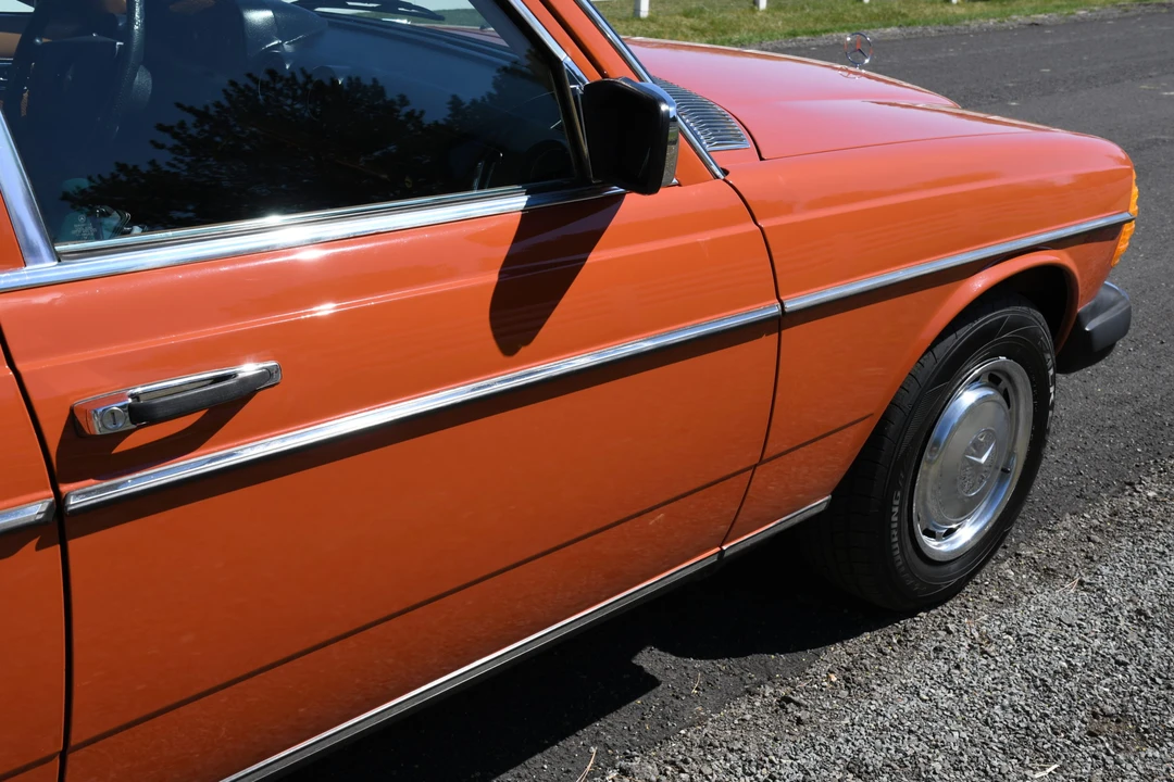 1977 Mercedes-Benz W123 Sedan - Image 15 of 31