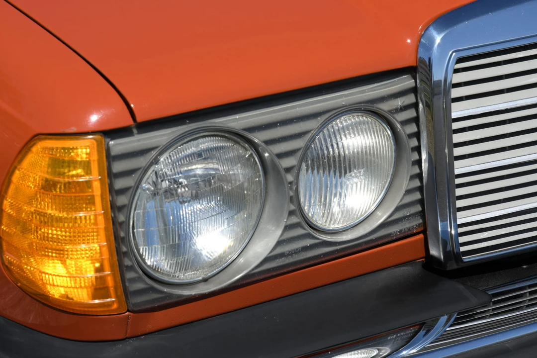 1977 Mercedes-Benz W123 Sedan - Image 12 of 31