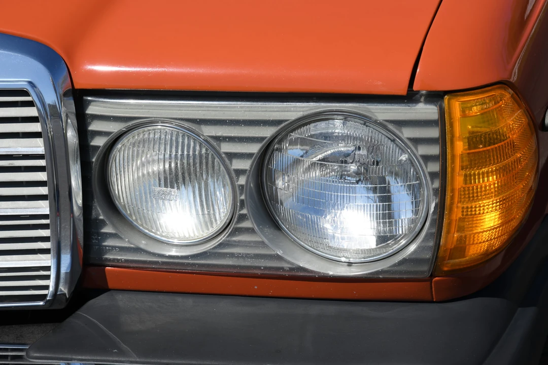 1977 Mercedes-Benz W123 Sedan - Image 11 of 31