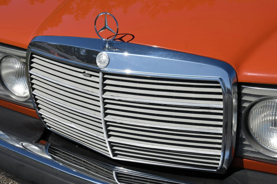 1977 Mercedes-Benz W123 Sedan - Image 10 of 31