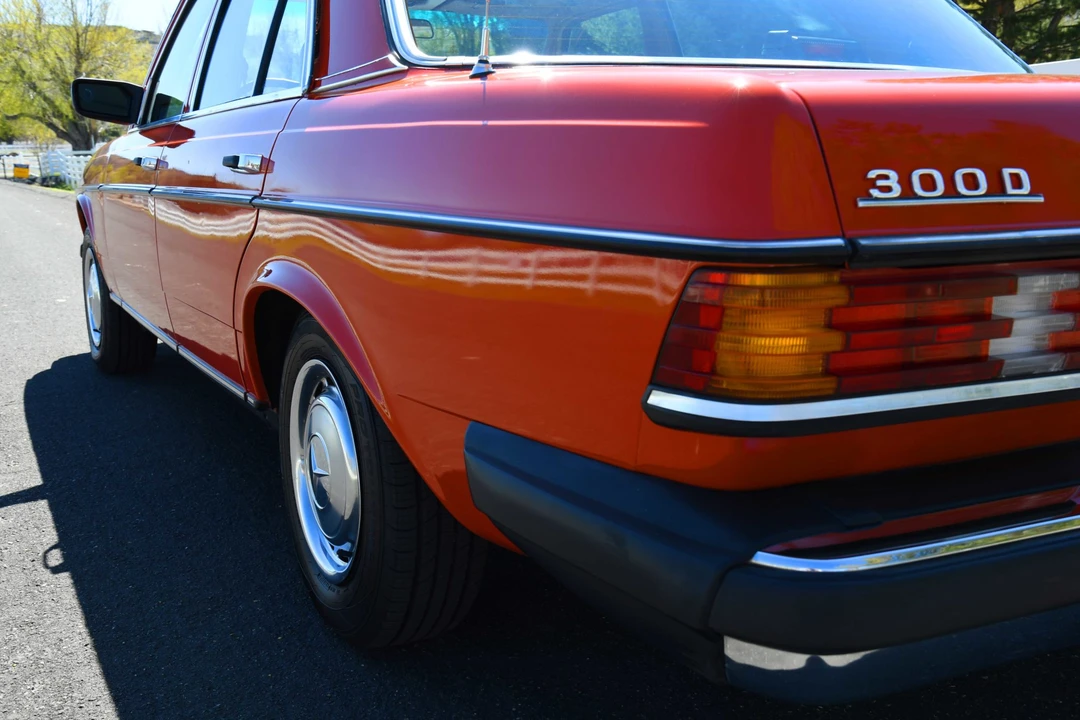 1977 Mercedes-Benz W123 Sedan - Image 17 of 31