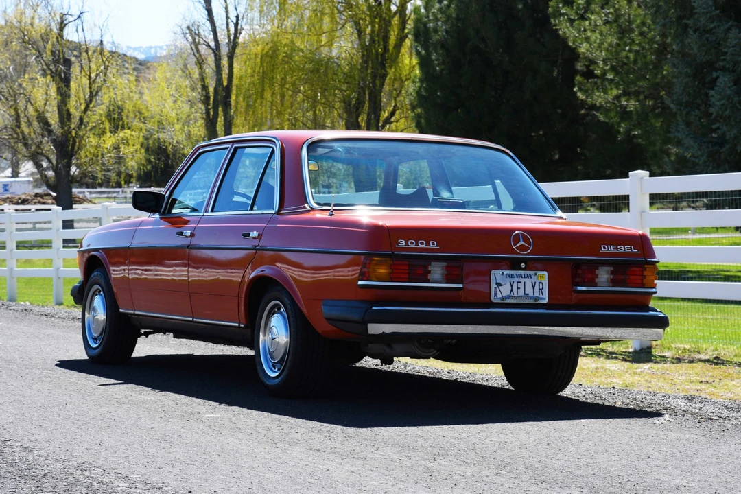 1977 Mercedes-Benz W123 Sedan - Image 6 of 31