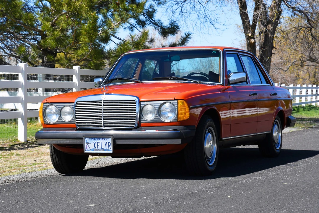 1977 Mercedes-Benz W123 Sedan - Image 4 of 31