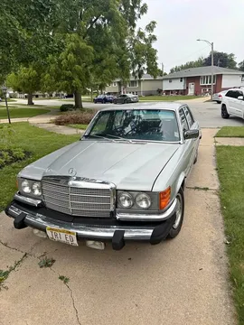 1977 Mercedes-Benz 400 SEL Sedan 4D