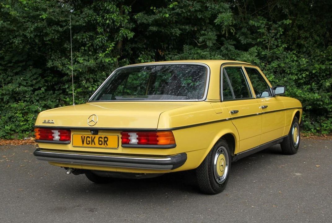 1977 Mercedes-Benz W123 Sedan - Image 24 of 30