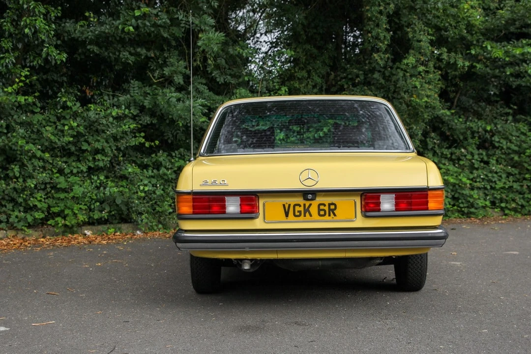 1977 Mercedes-Benz W123 Sedan - Image 9 of 30
