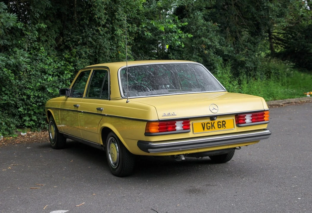 1977 Mercedes-Benz W123 Sedan - Image 7 of 30