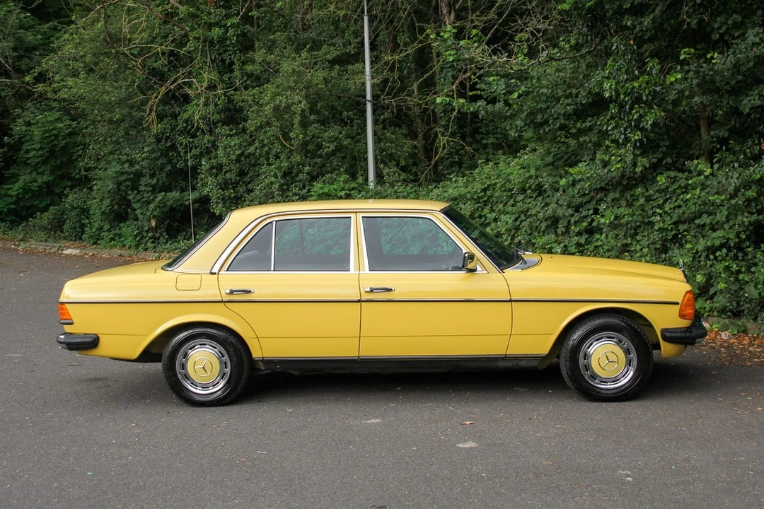 1977 Mercedes-Benz W123 Sedan - Image 5 of 30