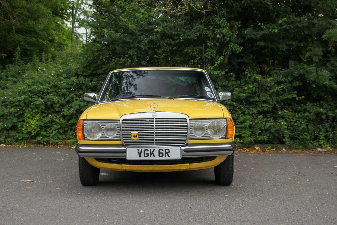 1977 Mercedes-Benz W123 Sedan - Image 6 of 30