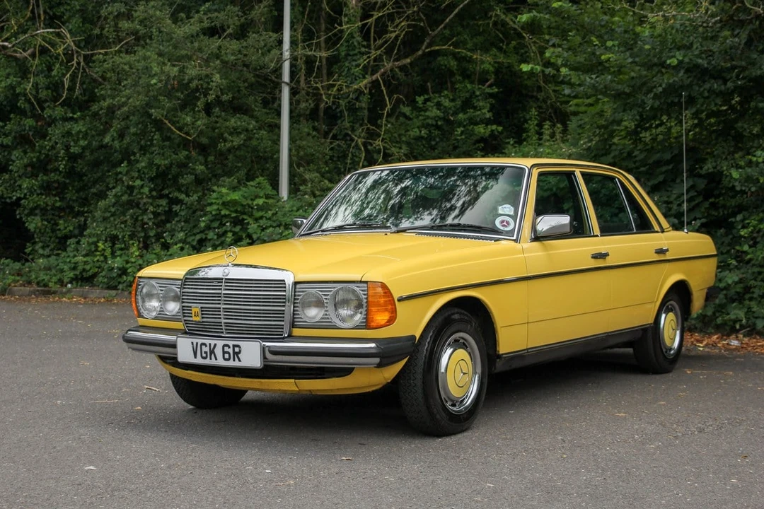 1977 Mercedes-Benz W123 Sedan - Image 18 of 30
