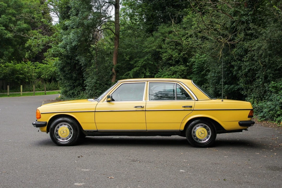 1977 Mercedes-Benz W123 Sedan - Image 4 of 30