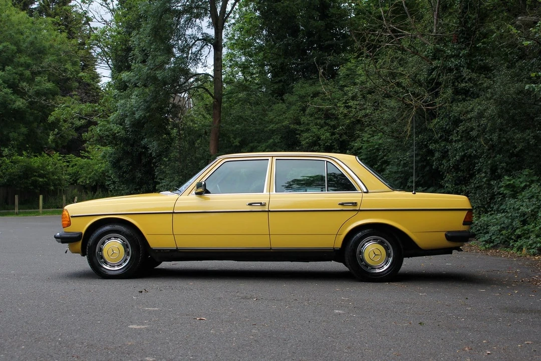 1977 Mercedes-Benz W123 Sedan - Image 15 of 30