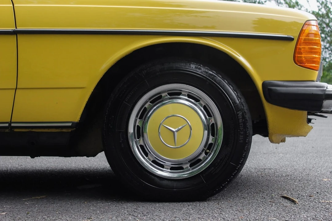 1977 Mercedes-Benz W123 Sedan - Image 26 of 30