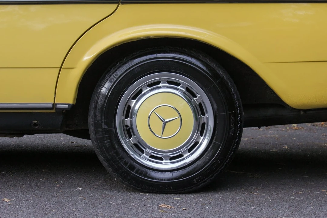 1977 Mercedes-Benz W123 Sedan - Image 28 of 30