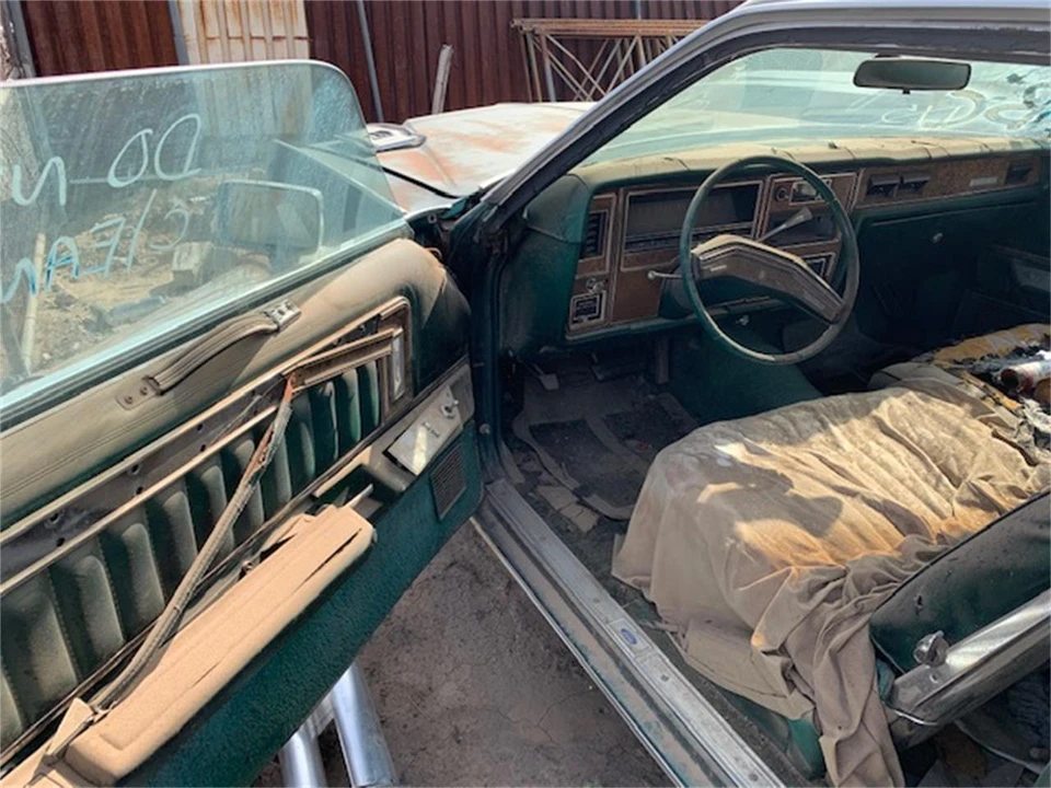 1977 Mercury Marquis - Image 2 of 2