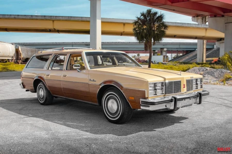 1977 Oldsmobile Custom Cruiser - Image 12 of 13