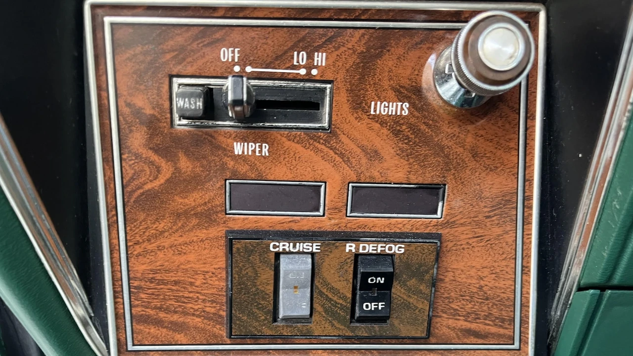 1977 Oldsmobile Cutlass 4th Gen - Image 14 of 25