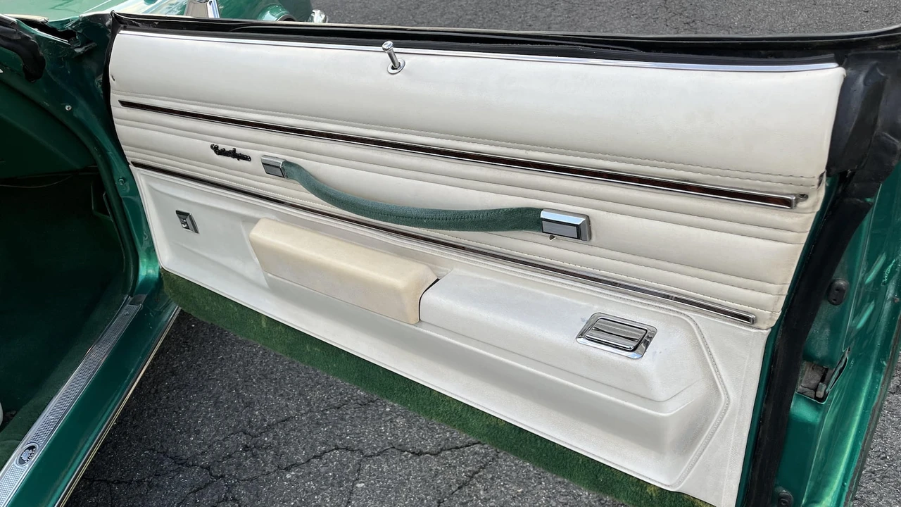 1977 Oldsmobile Cutlass 4th Gen - Image 17 of 25