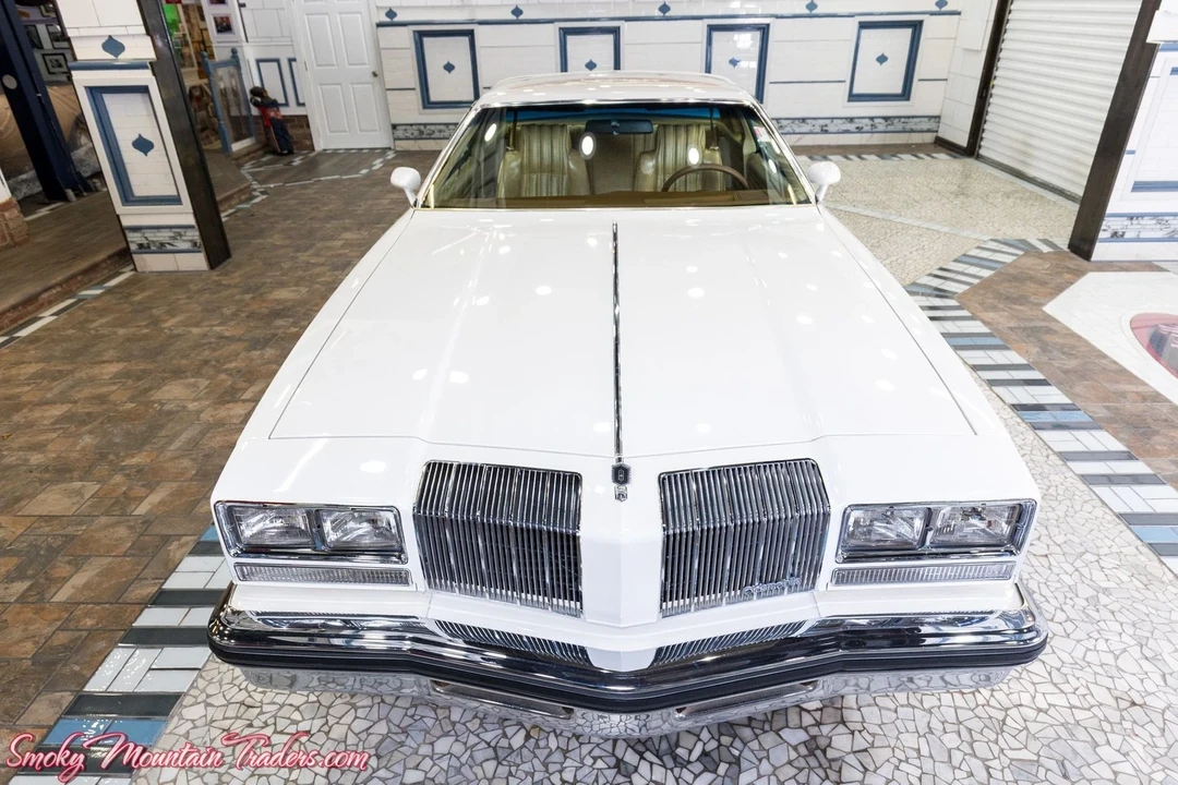 1977 Oldsmobile Cutlass 4th Gen - Image 10 of 21