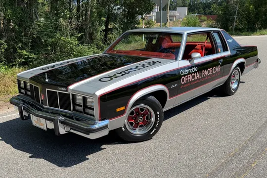 1977 Oldsmobile Delta 88 Royale Coupe Indy 500 Pace Car Replica