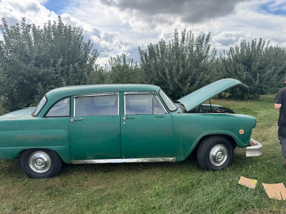 1977 Checker - Image 4 of 17