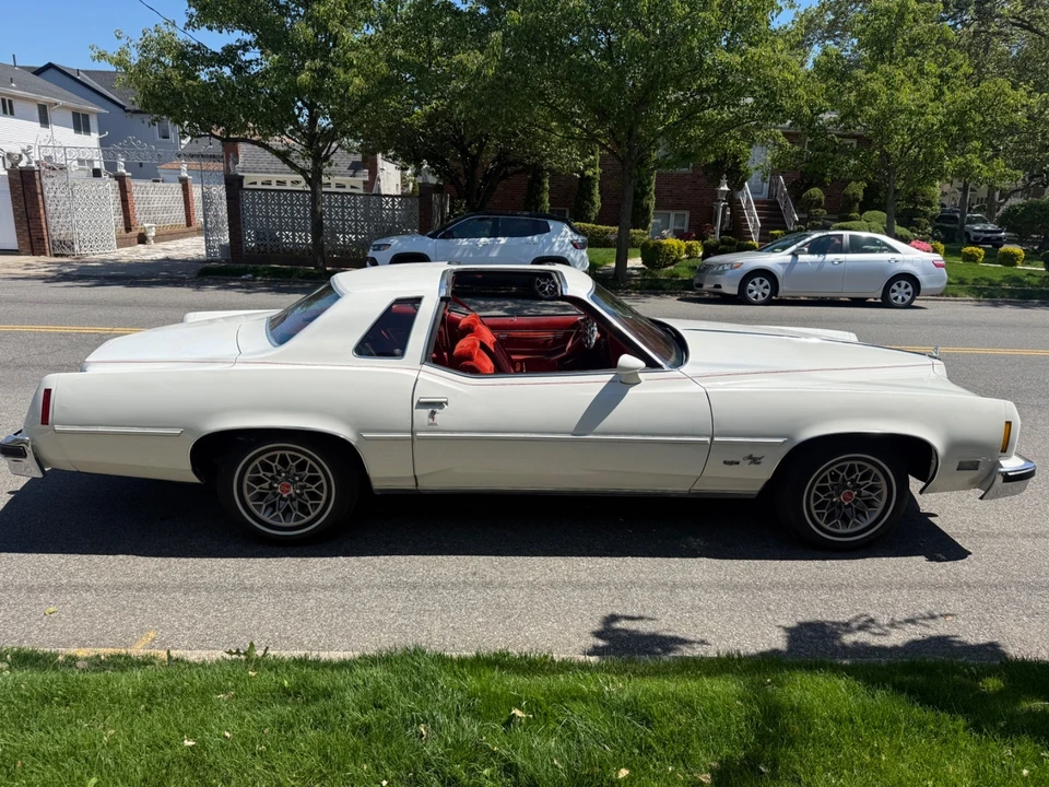 1977 Pontiac Grand Prix 3rd+ Gen - Image 6 of 22