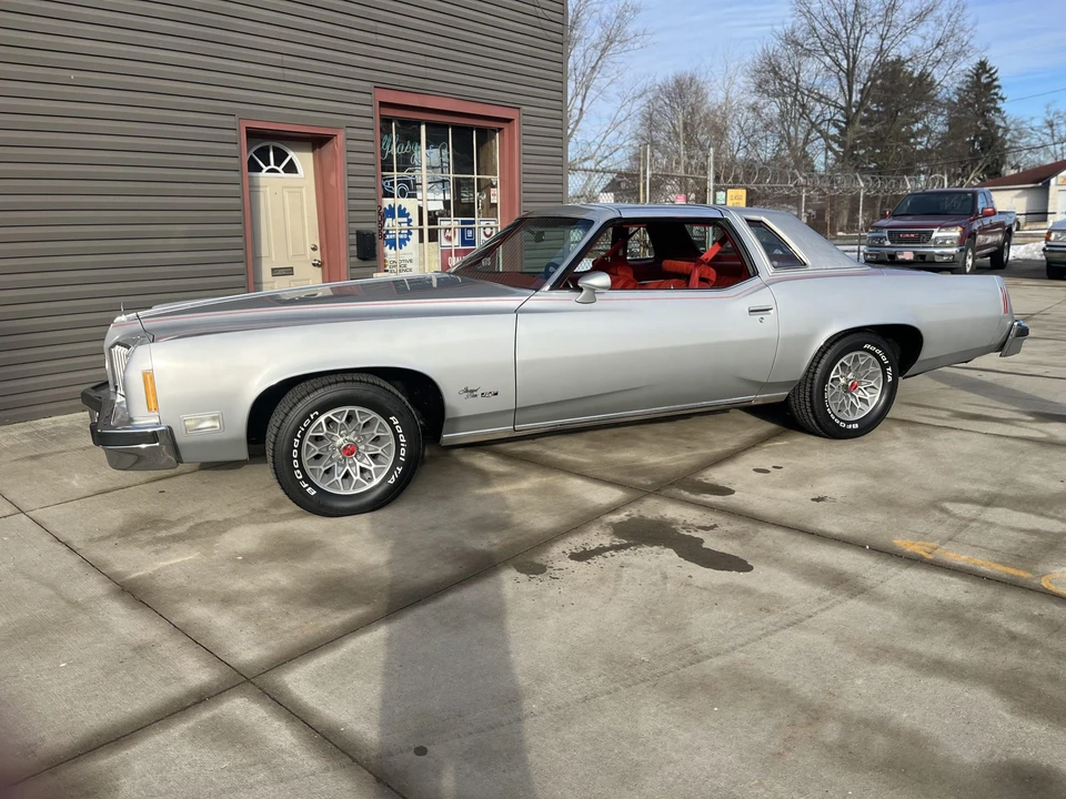 1977 Pontiac Grand Prix 3rd+ Gen - Image 8 of 31