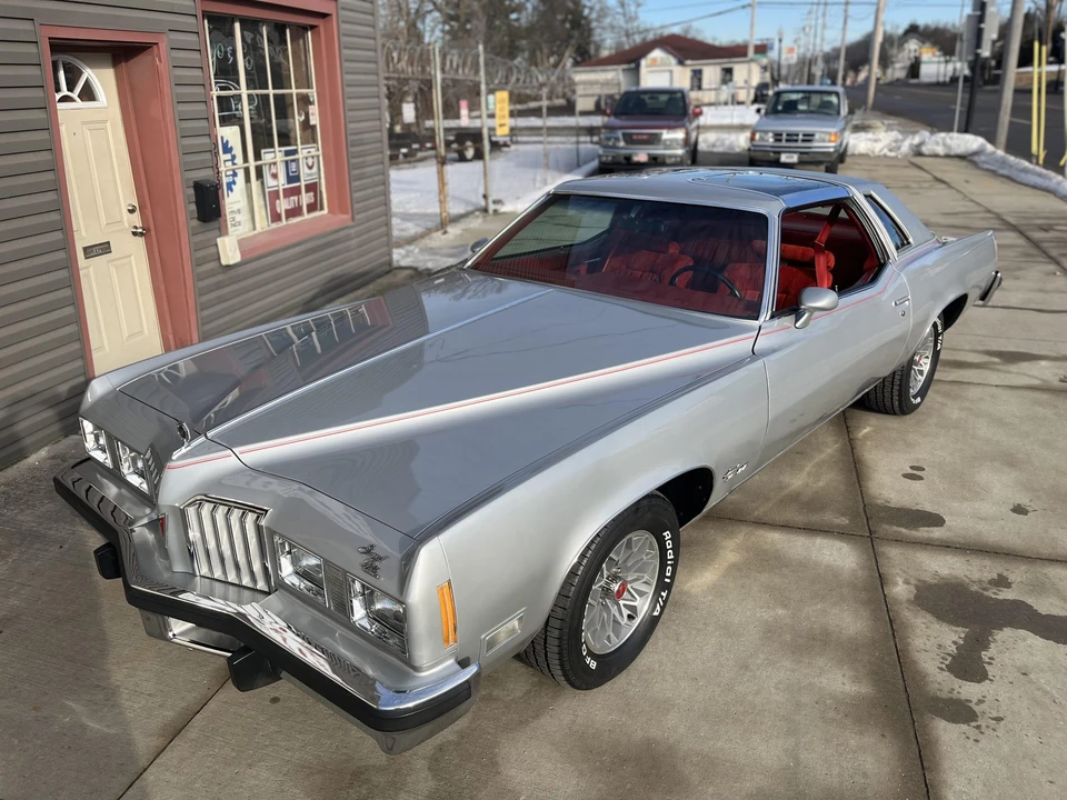 1977 Pontiac Grand Prix 3rd+ Gen - Image 12 of 31