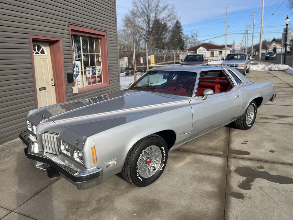 1977 Pontiac Grand Prix 3rd+ Gen - Image 11 of 31