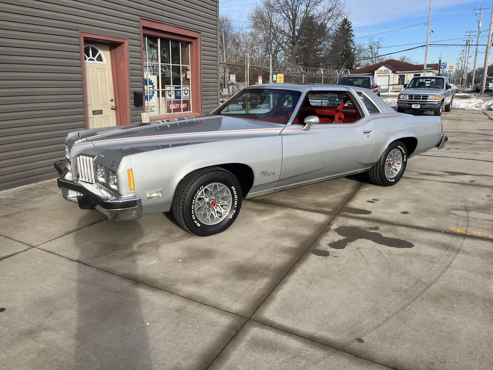1977 Pontiac Grand Prix 3rd+ Gen - Image 5 of 31