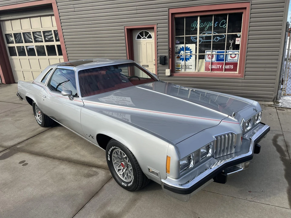 1977 Pontiac Grand Prix 3rd+ Gen - Image 14 of 31