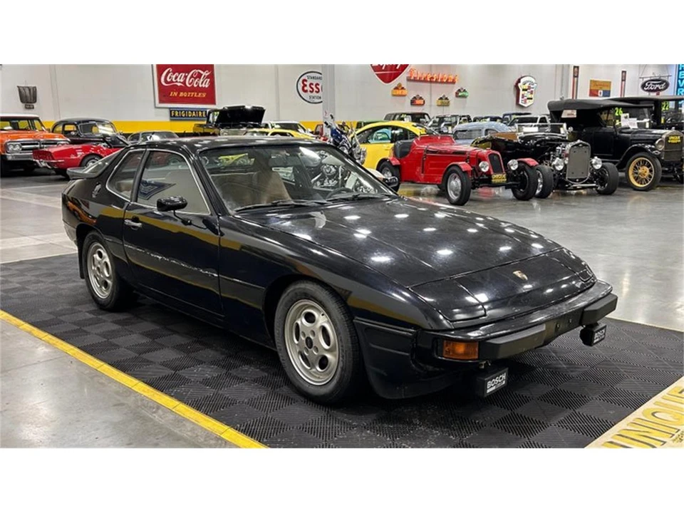 1977 Porsche 924 - Image 2 of 9