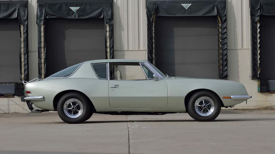 1977 Studebaker Avanti - Image 2 of 12
