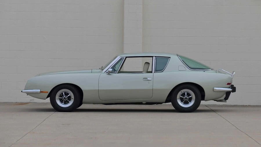 1977 Studebaker Avanti - Image 8 of 12