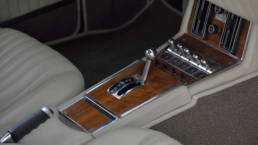 1977 Studebaker Avanti - Image 9 of 12