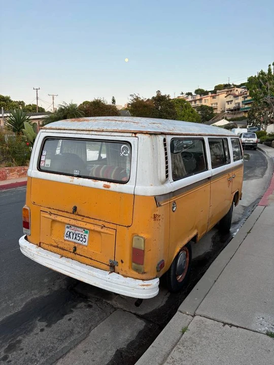 1977 Volkswagen Bay-Window Bus - Image 2 of 12