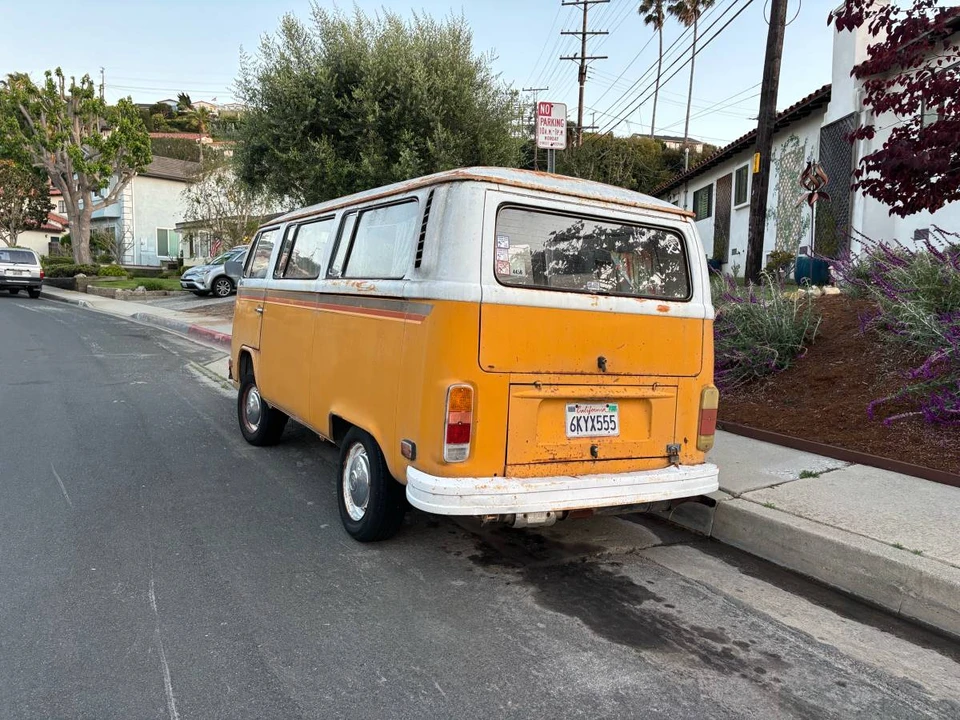 1977 Volkswagen Bay-Window Bus - Image 4 of 12