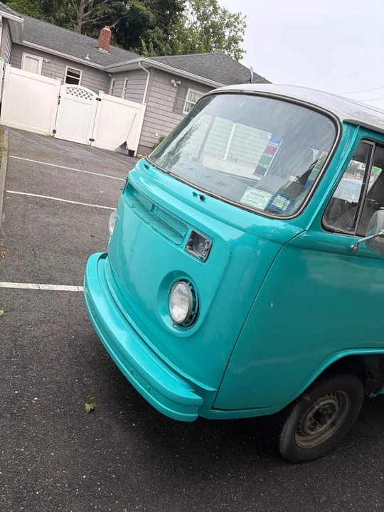 1977 Volkswagen Bay-Window Bus - Image 3 of 9