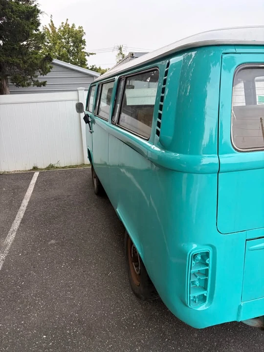 1977 Volkswagen Bay-Window Bus - Image 6 of 9