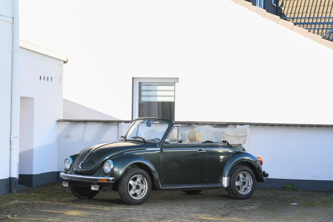 1977 Volkswagen Super Beetle - Image 2 of 31