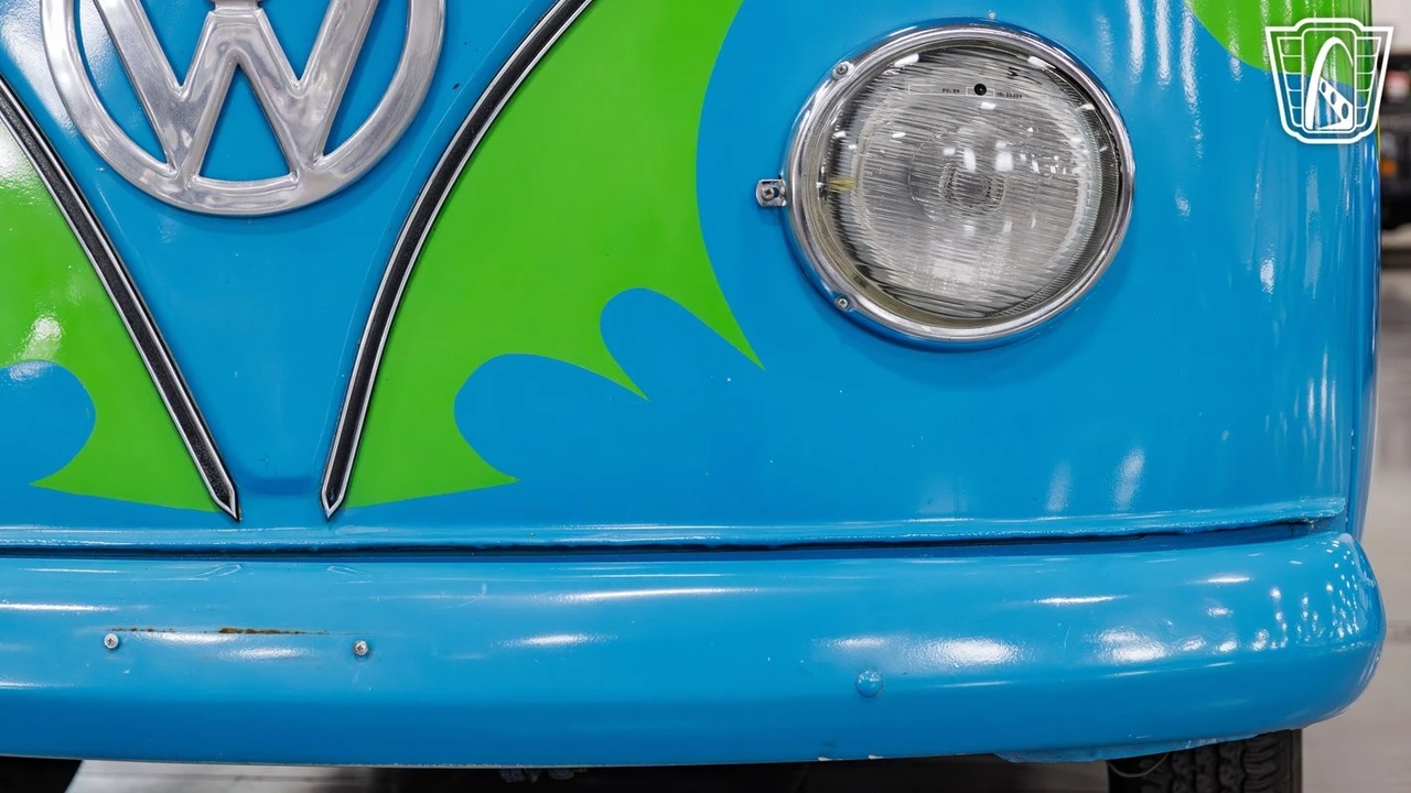 1977 Volkswagen Bay-Window Bus - Image 10 of 12