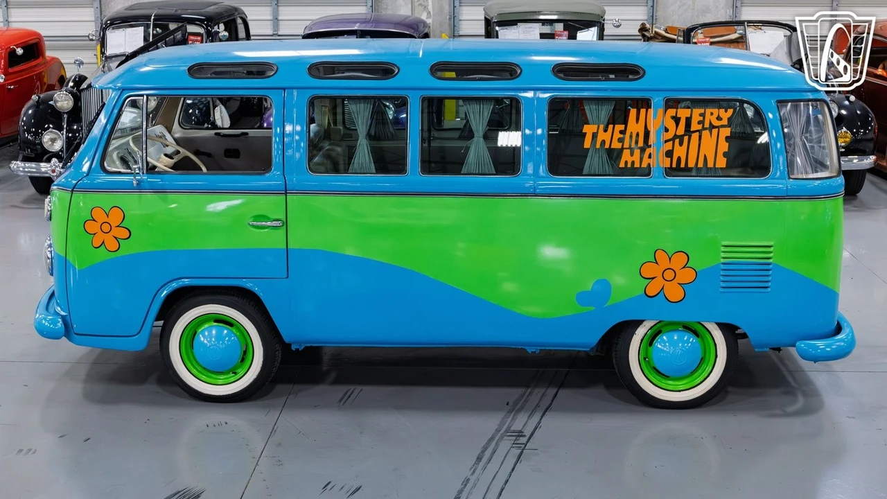 1977 Volkswagen Bay-Window Bus - Image 11 of 12