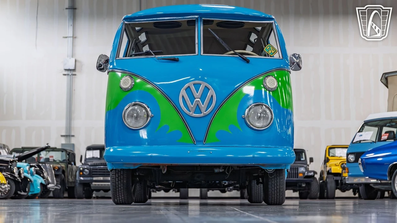 1977 Volkswagen Bay-Window Bus - Image 6 of 12